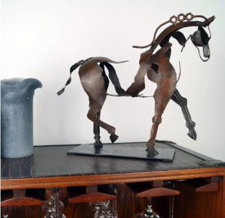 cheval de décoration en métal