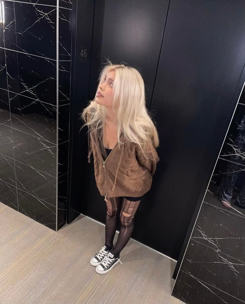 @DiaKimeko – 80er Jahre Vintage Herbst-Acryl-Strickjacke mit Kapuze